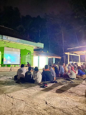 Nonton Film Bareng Santri Yayasan Ar Rahman